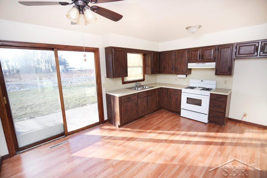 7142 South Mackinaw Road Bay City, MI 48706 - Photo 3 of 52 50064689-2.JPG