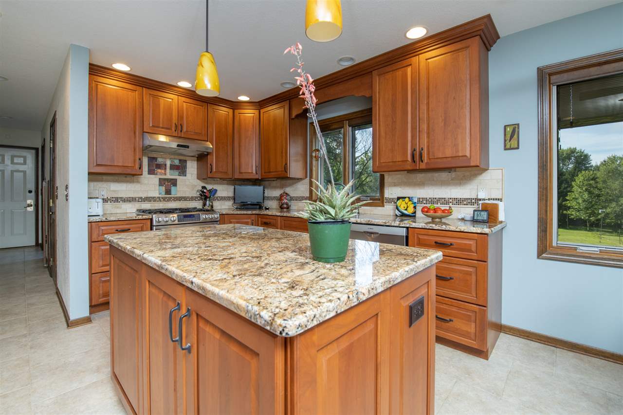 8169 Burr Oak Road Roscoe, IL 61073 - Photo 10 of 40 Gallery Image 10
