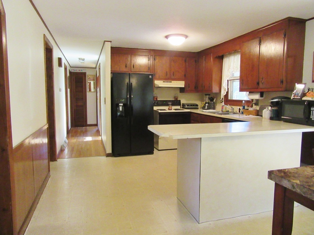 1098 Shaker Road Westfield, MA 01085 - Photo 12 of 30 Gallery Image 12