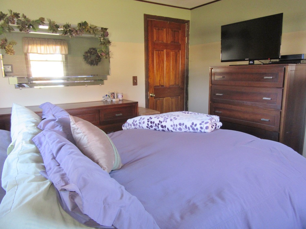 1098 Shaker Road Westfield, MA 01085 - Photo 17 of 30 Gallery Image 17