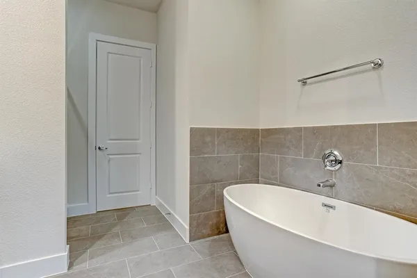 $2,400 | 3905 Tulane Oak Drive, Houston, TX 77018