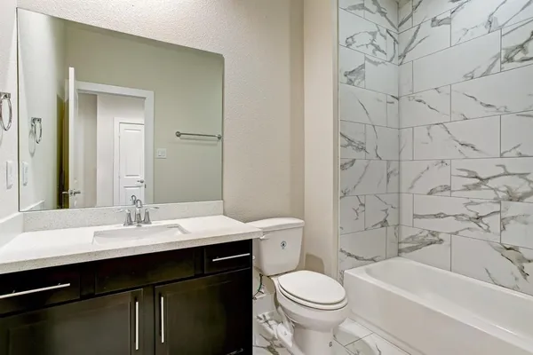 $2,400 | 3905 Tulane Oak Drive, Houston, TX 77018