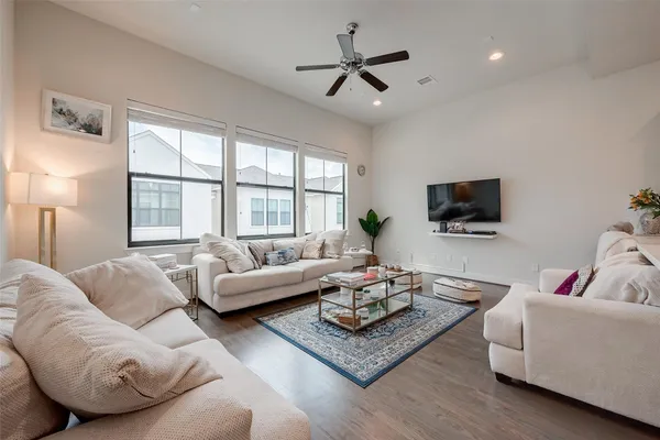 $2,400 | 3905 Tulane Oak Drive, Houston, TX 77018