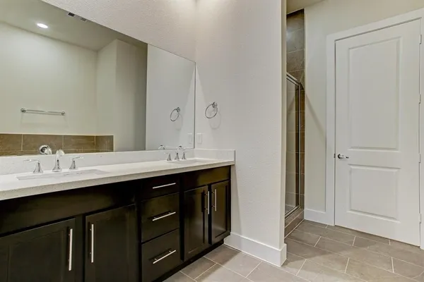 $2,400 | 3905 Tulane Oak Drive, Houston, TX 77018