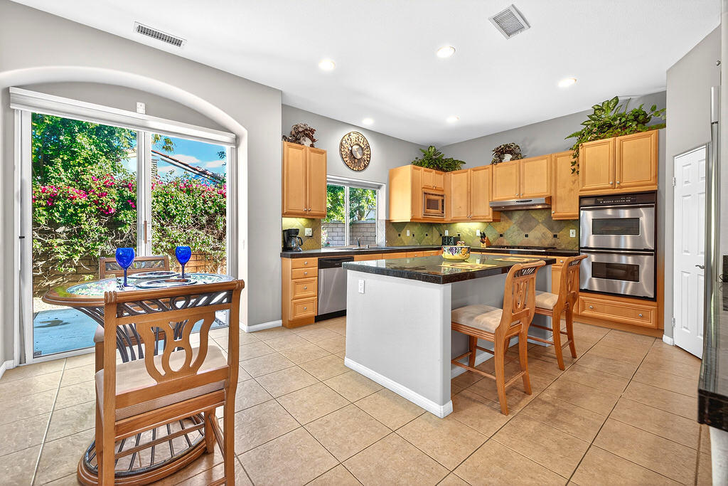 74 Rocio Court Palm Desert, CA 92260 - Photo 5 of 25 19