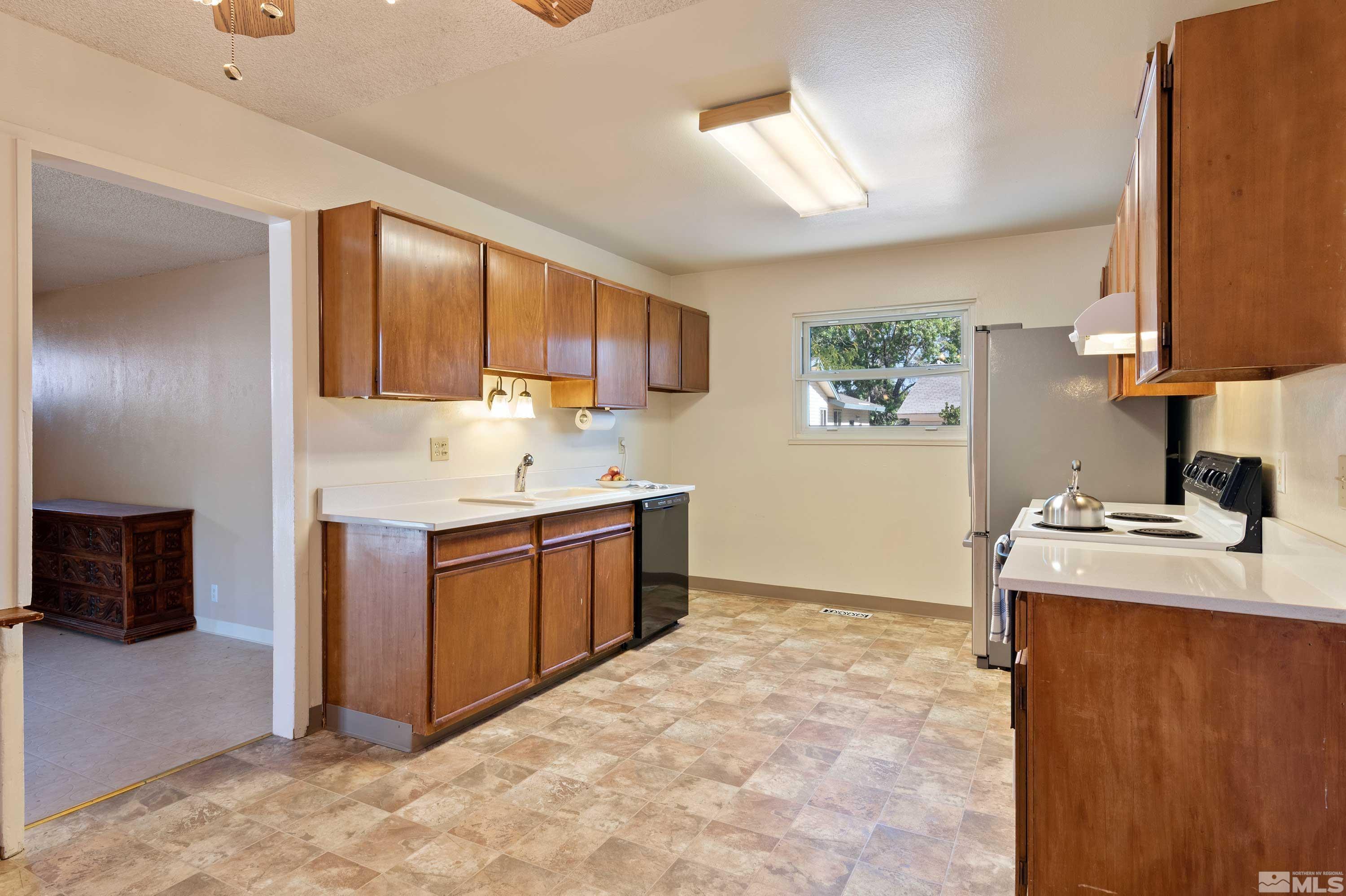 3270 Sandra Drive Reno, NV 89503 - Photo 7 of 32 Photo 7