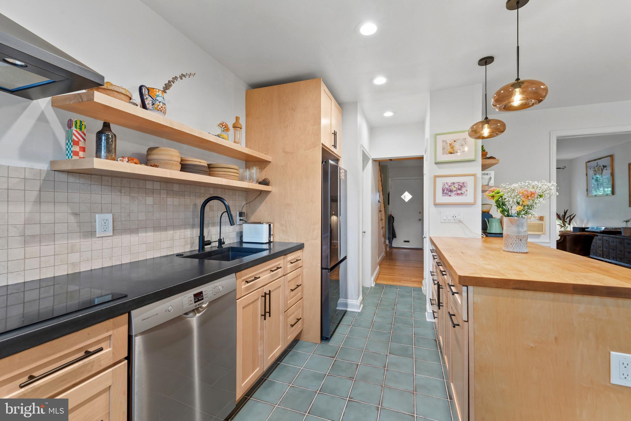 4212 Westview Road Baltimore, MD 21218 - Photo 11 of 35 Open shelving makes everything accessible
