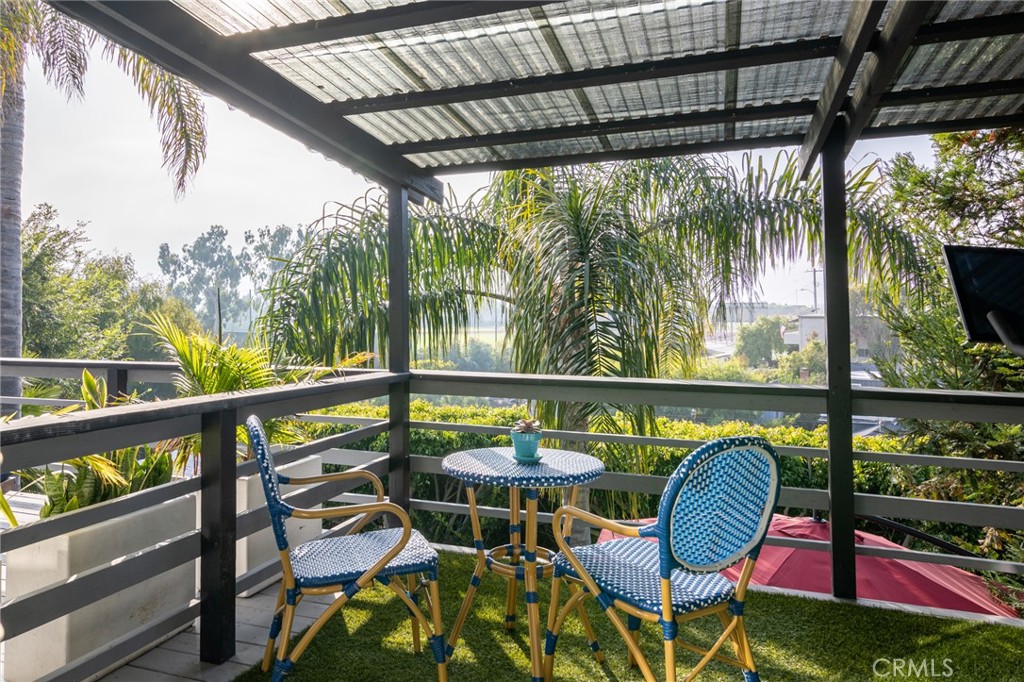 736 Griffith Place Laguna Beach, CA 92651 - Photo 16 of 24 a view of a chairs and table in patio with wooden fence