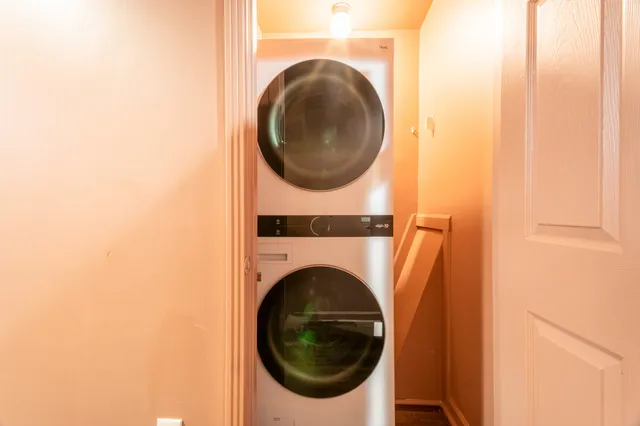 a close up view of a washer and dryer
