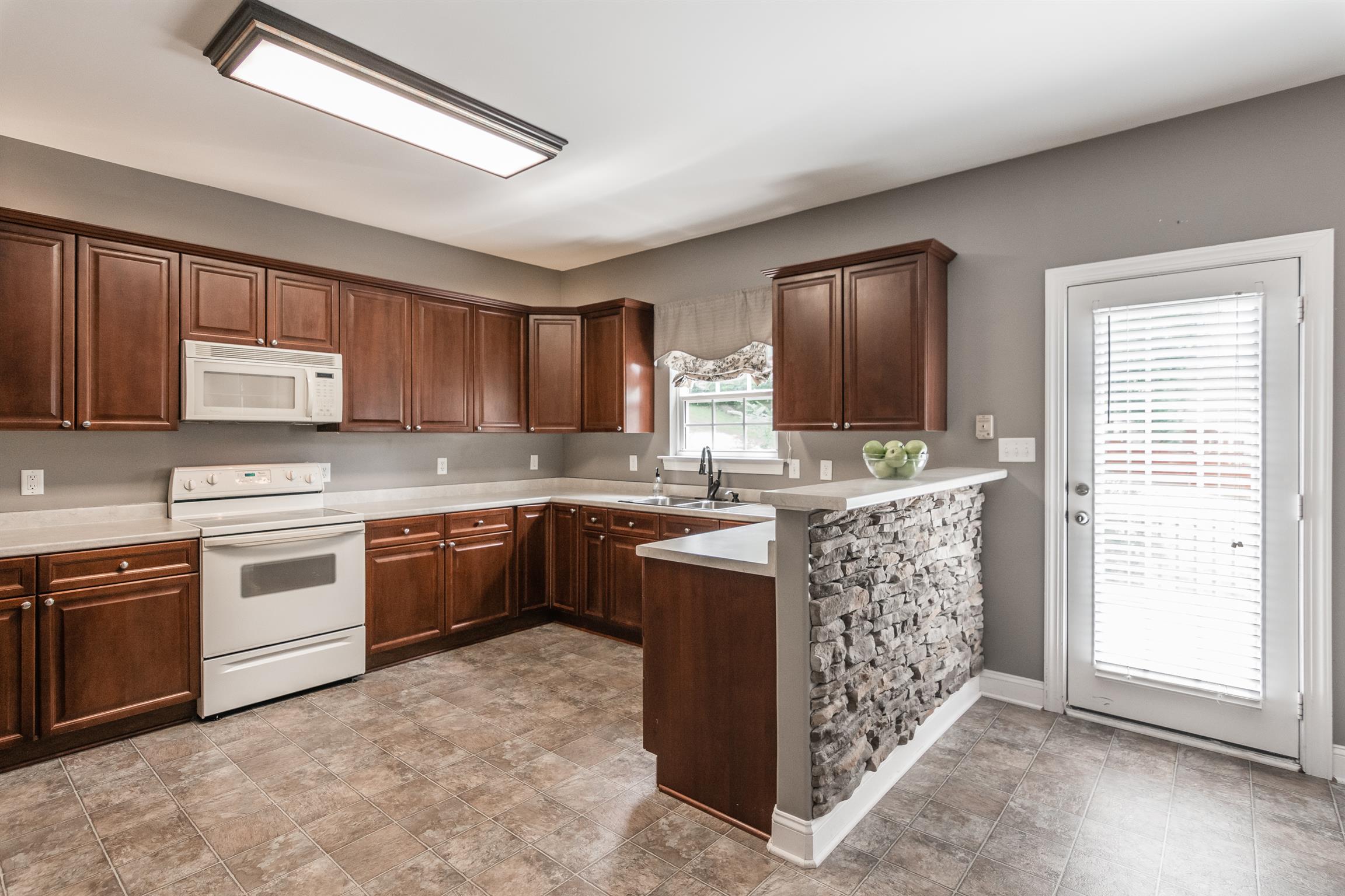 105 Ridgeview Court Hendersonville, TN 37075 - Photo 8 of 30 Gallery Image 8