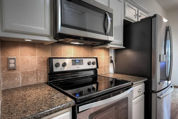 $1,950 | 9859 Meadow Bend Lane, Houston, TX 77065