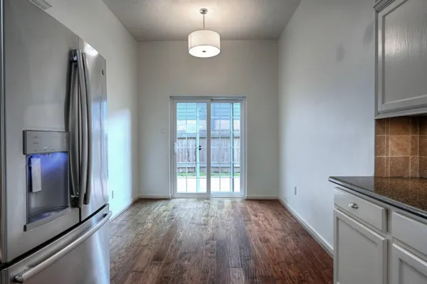 $1,950 | 9859 Meadow Bend Lane, Houston, TX 77065
