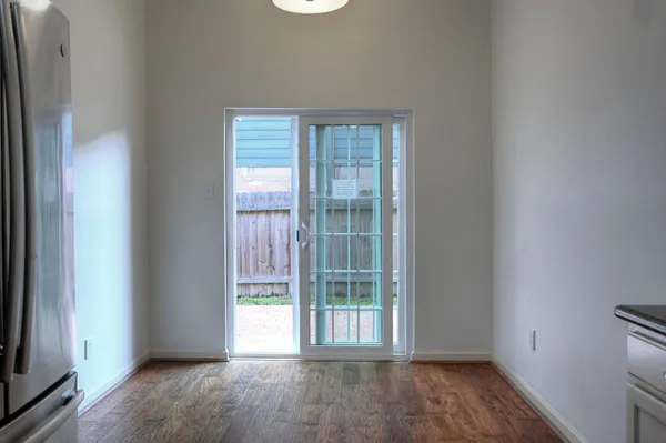 $1,950 | 9859 Meadow Bend Lane, Houston, TX 77065