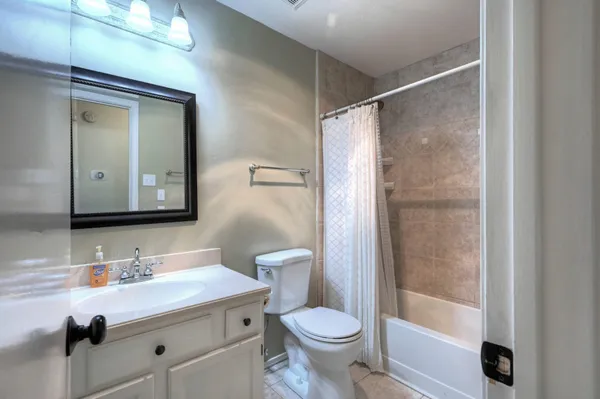 $1,950 | 9859 Meadow Bend Lane, Houston, TX 77065