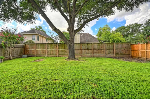 $1,950 | 9859 Meadow Bend Lane, Houston, TX 77065