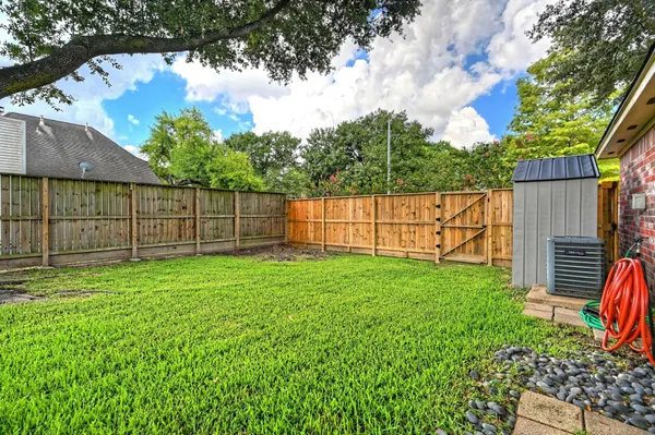 $1,950 | 9859 Meadow Bend Lane, Houston, TX 77065