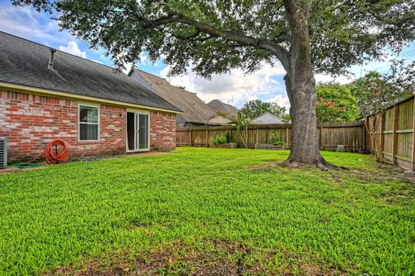 $1,950 | 9859 Meadow Bend Lane, Houston, TX 77065