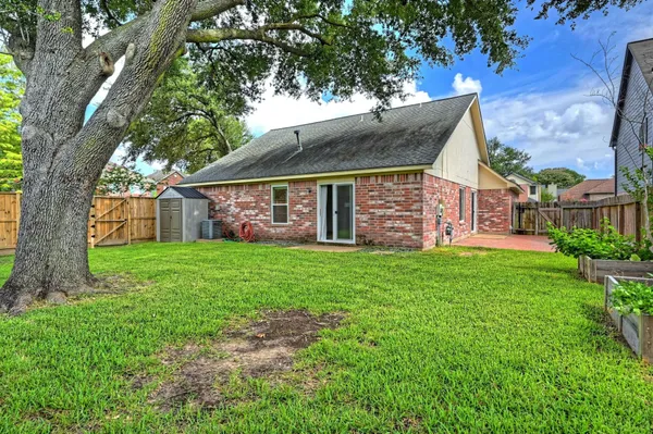 $1,950 | 9859 Meadow Bend Lane, Houston, TX 77065