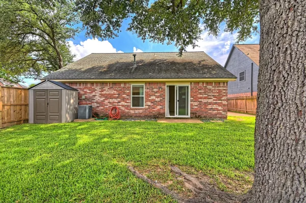 $1,950 | 9859 Meadow Bend Lane, Houston, TX 77065