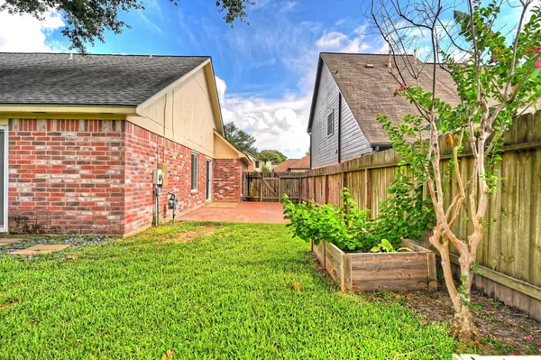 $1,950 | 9859 Meadow Bend Lane, Houston, TX 77065