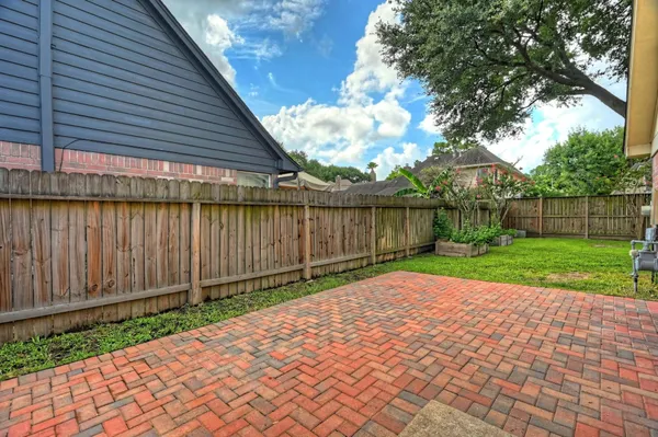 $1,950 | 9859 Meadow Bend Lane, Houston, TX 77065