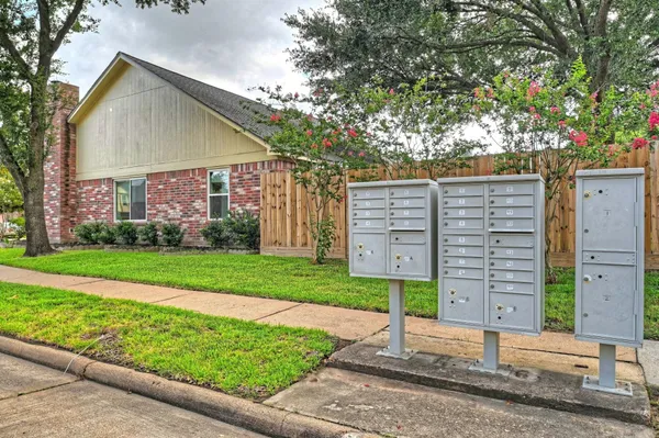 $1,950 | 9859 Meadow Bend Lane, Houston, TX 77065
