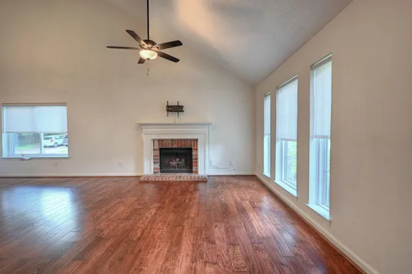 $1,950 | 9859 Meadow Bend Lane, Houston, TX 77065