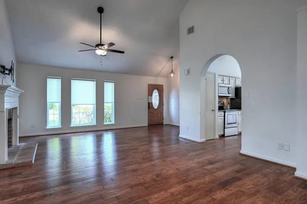 $1,950 | 9859 Meadow Bend Lane, Houston, TX 77065