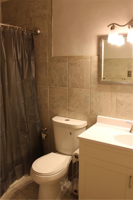 1287 Franklin Road Jackson Center, PA 16133 - Photo 7 of 21 a bathroom with a toilet a sink and shower