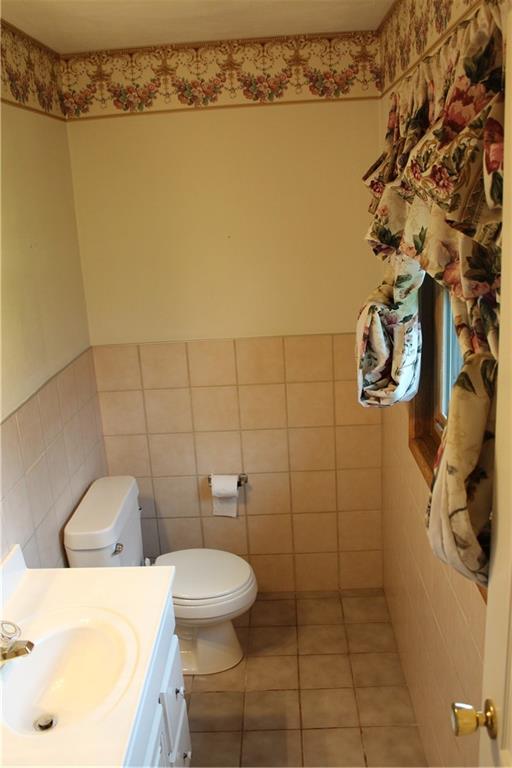 1287 Franklin Road Jackson Center, PA 16133 - Photo 9 of 21 a bathroom with a toilet and sink