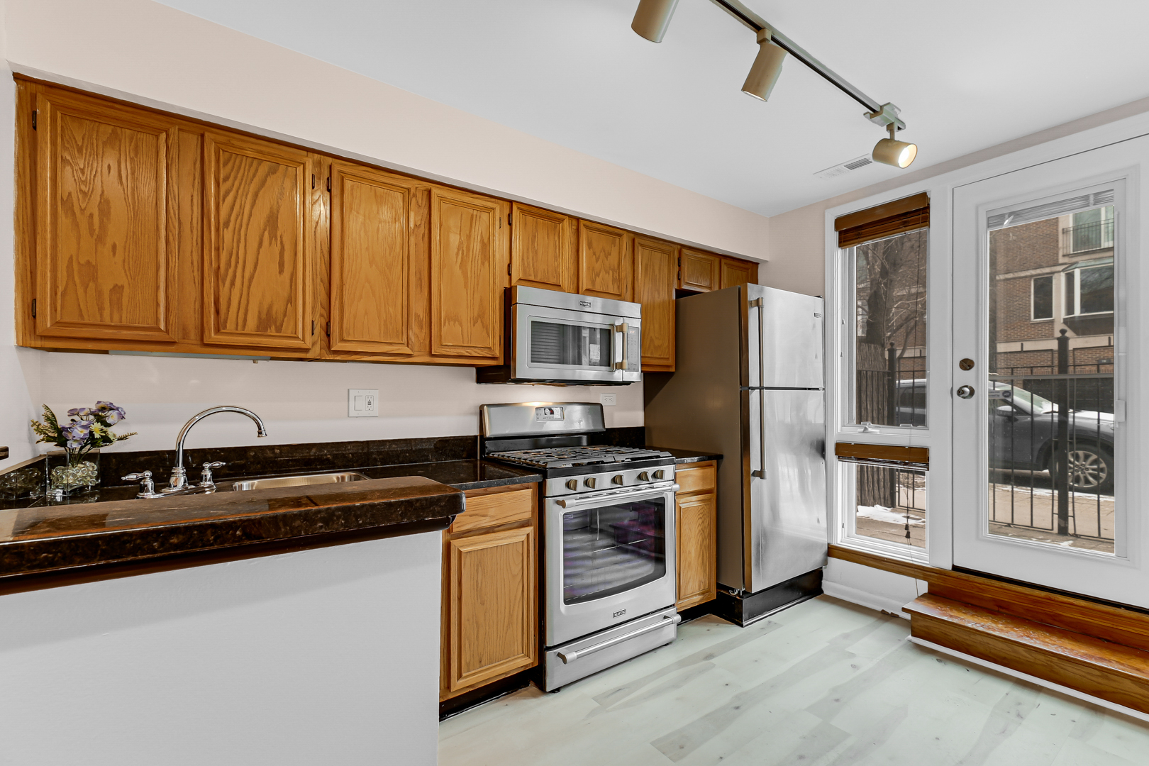 20 West 15th Street, Unit M Chicago, IL 60605 - Photo 8 of 31