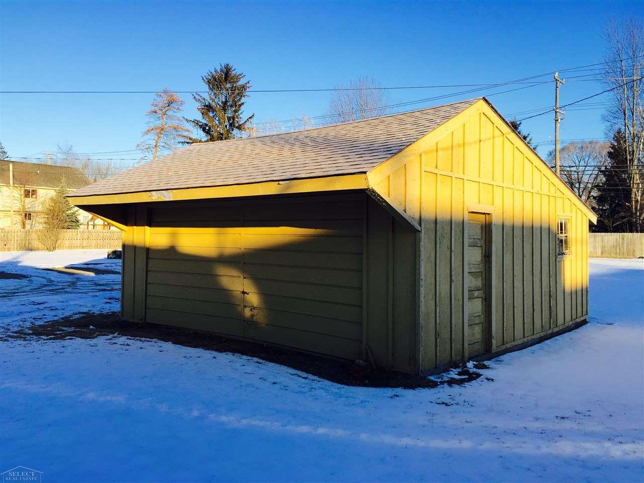 957 East Avon Road Rochester Hills, MI 48307 - Photo 8 of 9