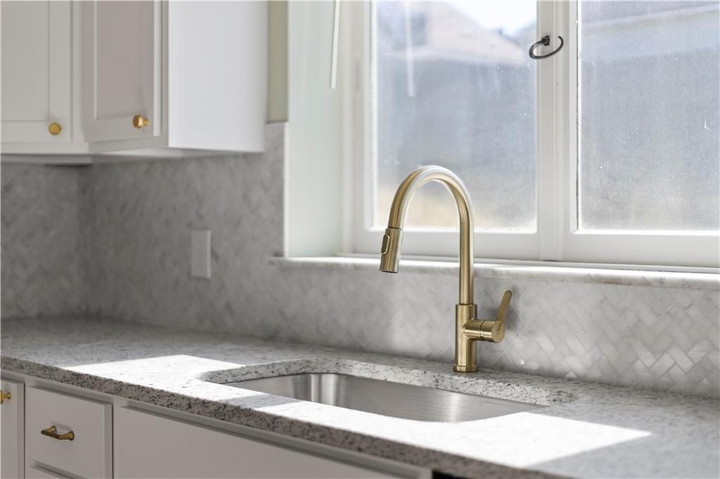 411 Edith Street Pittsburgh, PA 15211 - Photo 14 of 31