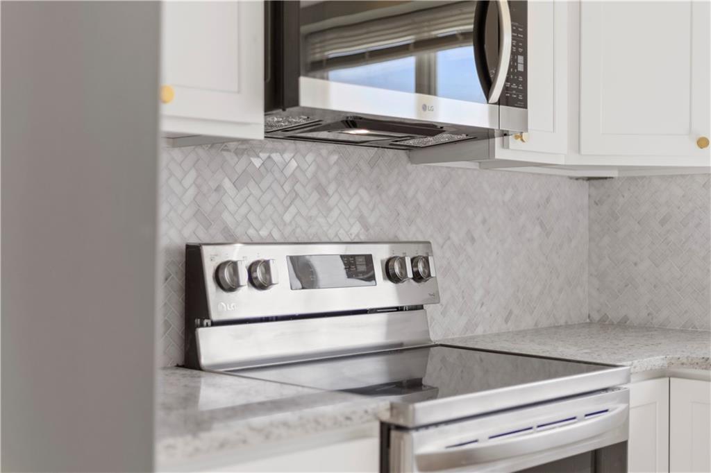 411 Edith Street Pittsburgh, PA 15211 - Photo 15 of 31 a close view of stove