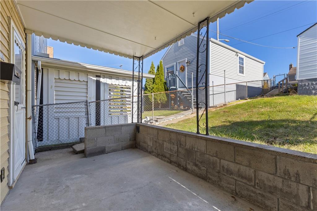 411 Edith Street Pittsburgh, PA 15211 - Photo 29 of 31 a view of backyard with tub