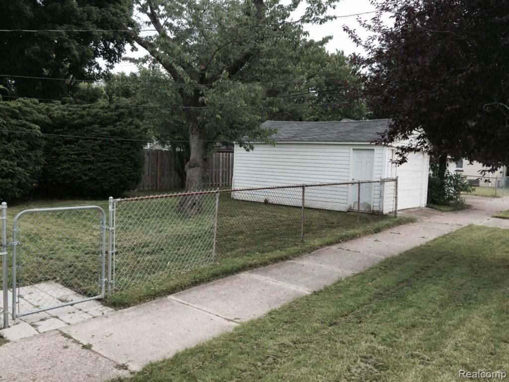 2087 Ridgemont Road Grosse Pointe, MI 48236 - Photo 2 of 3