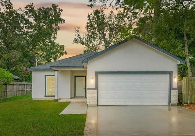 a front view of house with yard