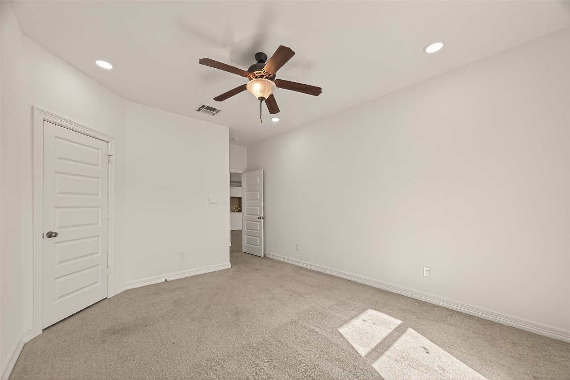 2609 Boss Street La Marque, TX 77568 - Photo 26 of 33 an empty room with closet