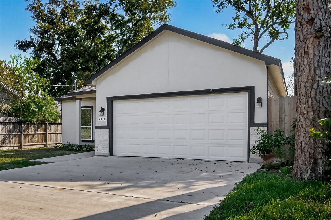 2609 Boss Street La Marque, TX 77568 - Photo 3 of 33 a house with a outdoor space