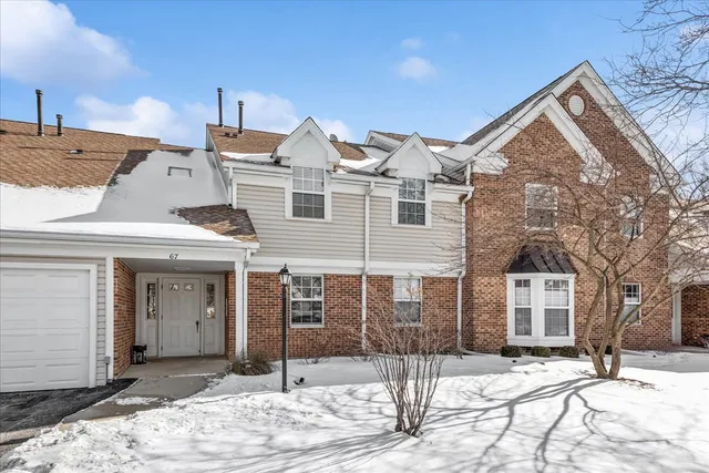 $2,100 | 67 Beechmont Court, Unit W2, Schaumburg, IL 60193