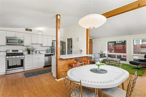 $325,000 | 1410 Fournier Drive, St. Louis, MO 63126