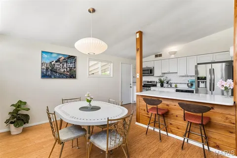 $325,000 | 1410 Fournier Drive, St. Louis, MO 63126