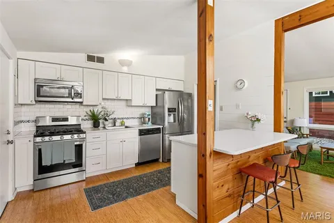 $325,000 | 1410 Fournier Drive, St. Louis, MO 63126