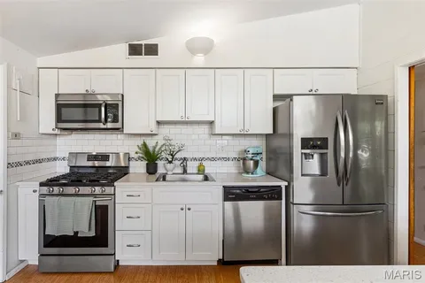 $325,000 | 1410 Fournier Drive, St. Louis, MO 63126