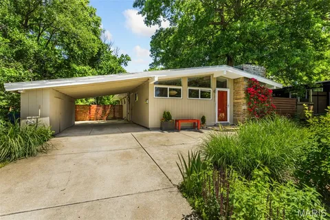 $325,000 | 1410 Fournier Drive, St. Louis, MO 63126