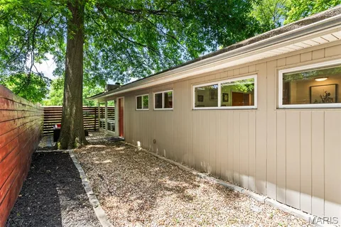 $325,000 | 1410 Fournier Drive, St. Louis, MO 63126