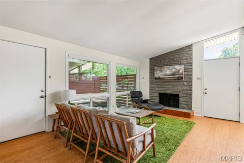 $325,000 | 1410 Fournier Drive, St. Louis, MO 63126