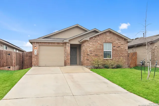 $1,550 | 6718 Legato Curve, San Antonio, TX 78252