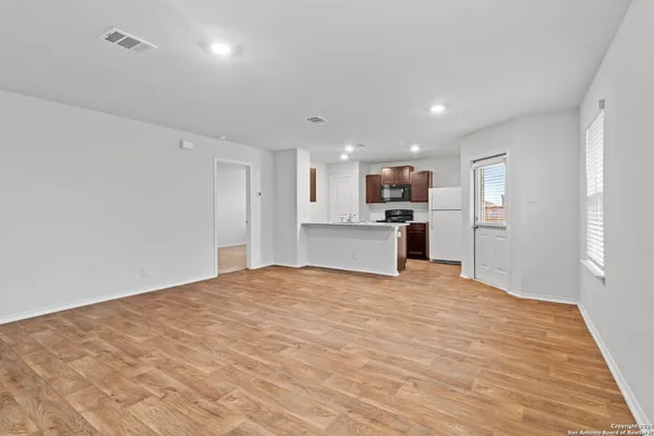 $1,550 | 6718 Legato Curve, San Antonio, TX 78252