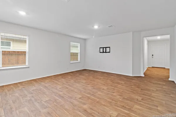 $1,550 | 6718 Legato Curve, San Antonio, TX 78252